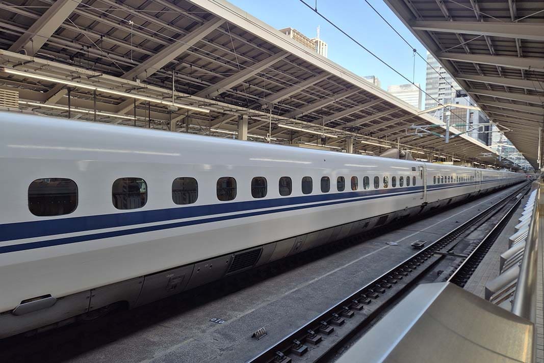Shinkansen (bullet train) best things to do in Tokyo